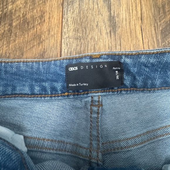 ASOS Design Petite Ripped Jeans - Picture 3 of 4